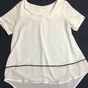 CREAM/WHITE SHIRT WITH BLACK STRIPE DETAIL